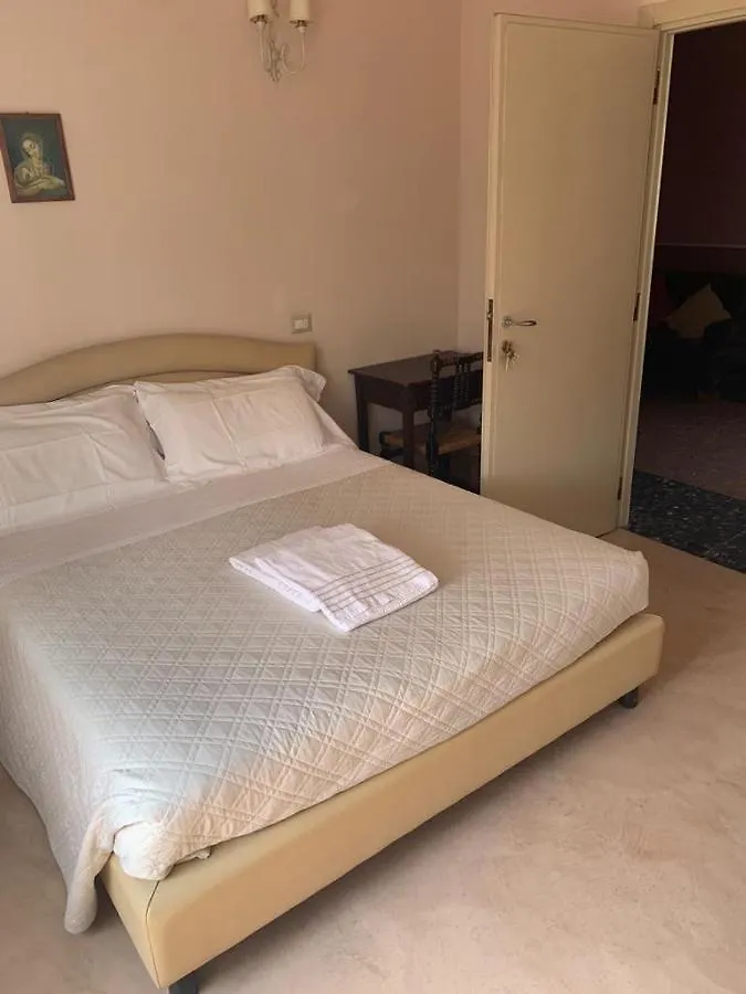 Hotel Relais Real Collegio Noli 3*,