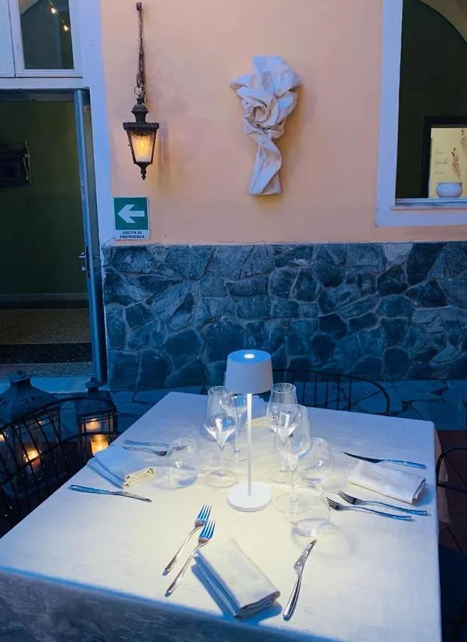 Hotel Relais Real Collegio Noli 3*,  Italia